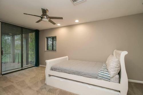 Luxe 4 Bdrm Wpool And Spa On Golf Course Lot