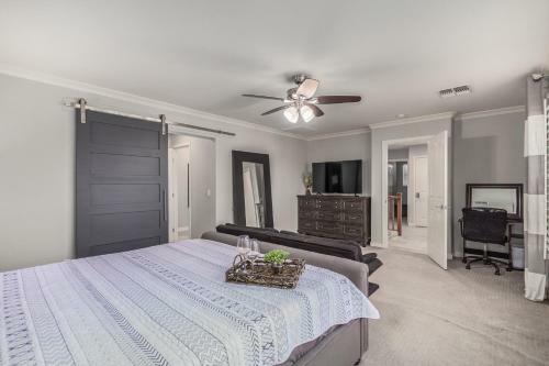 Super Upgraded Gilbert 2 Story! Dog Friendly! Home