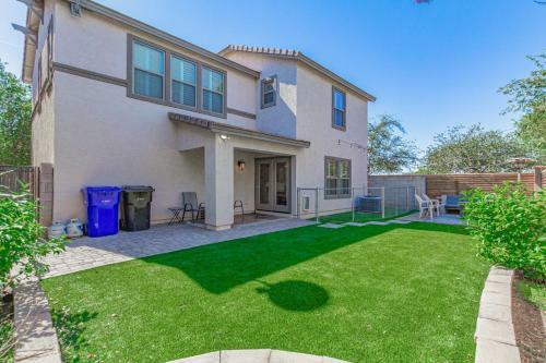 Super Upgraded Gilbert 2 Story! Dog Friendly! Home