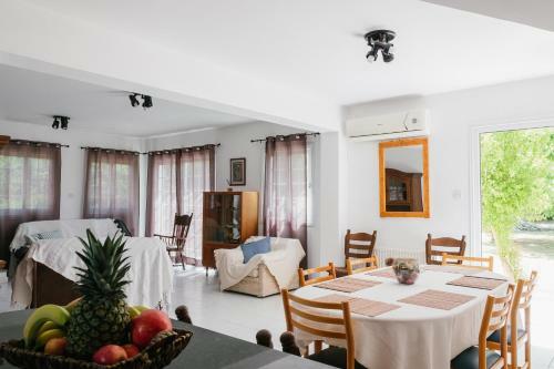 Five Greeks 4 Bedroom Villa In Paphos