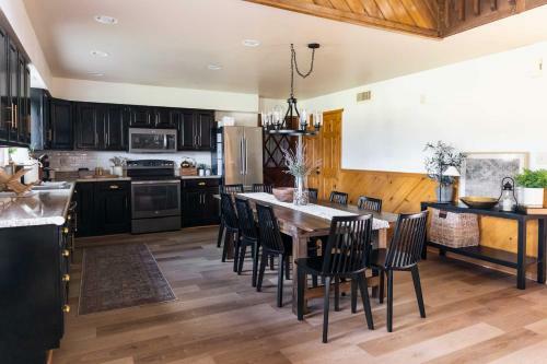 Whispering Hollow Lodge On Greer Main St!