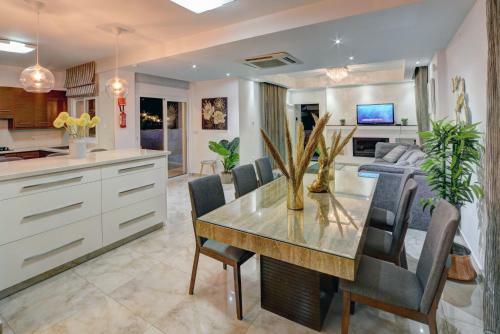 Sunnyvillascyprus: Modern 3br Villa /w Pool