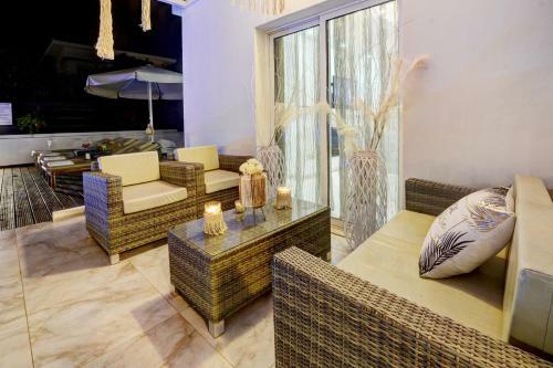 Sunnyvillascyprus: Modern 3br Villa /w Pool
