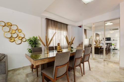 Sunnyvillascyprus: Modern 3br Villa /w Pool