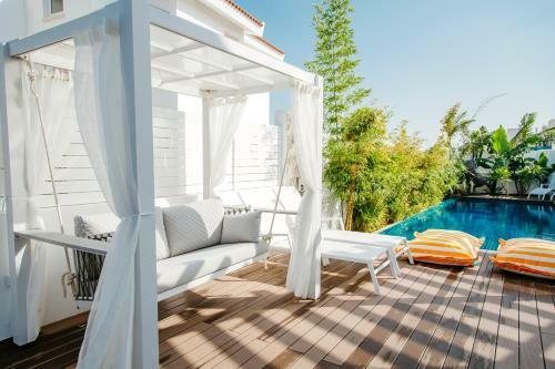 Island Home Seaside Villa