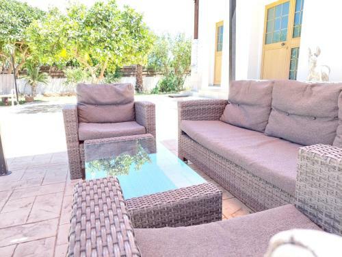 Stunning 2-bed Villa In Paralimni
