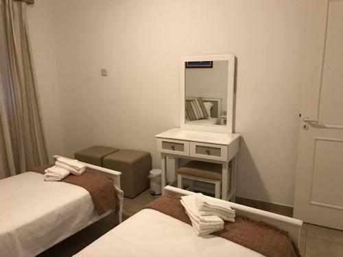 Modern, Pool-side 2 Bedroomed Apartment