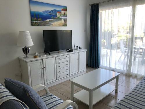 Modern, Pool-side 2 Bedroomed Apartment