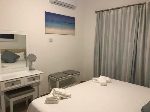 Modern, Pool-side 2 Bedroomed Apartment