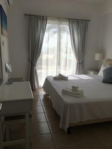 Modern, Pool-side 2 Bedroomed Apartment