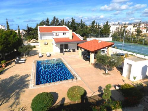 6 Bdr Villa With Tennis Court