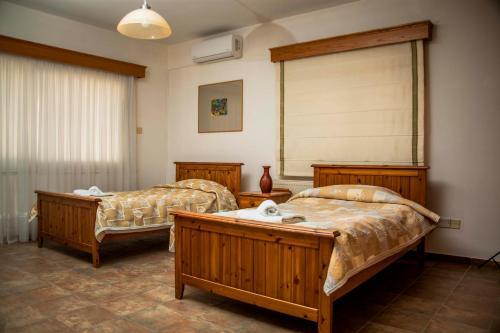 6 Bdr Villa With Tennis Court