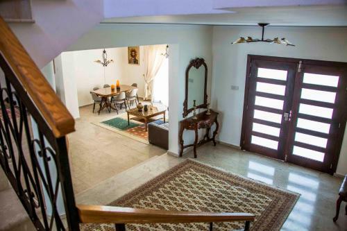 6 Bdr Villa With Tennis Court