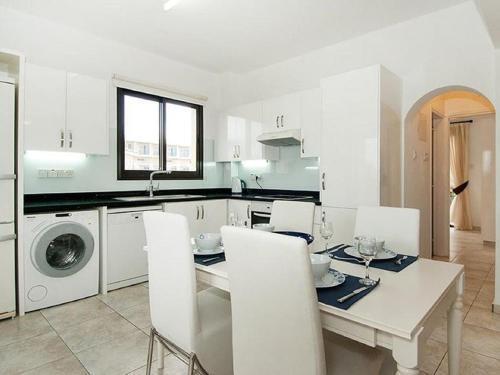 Beautiful 2 Bedroom Apartment At Premium Location.