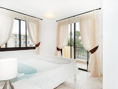 Beautiful 2 Bedroom Apartment At Premium Location.