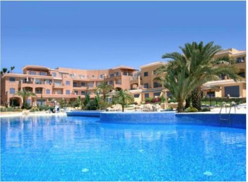 Comfortable 2 Bedroom Apartment In Popular Limnaria Gardens