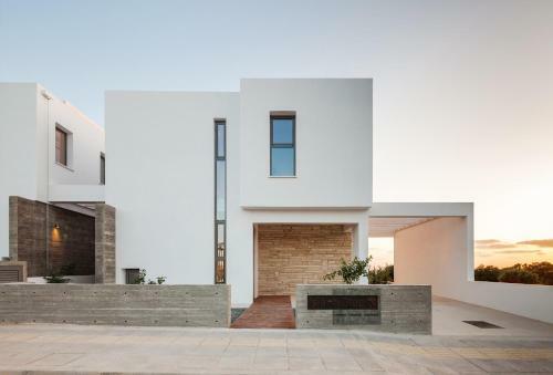 Lemon Grove Modern Villa