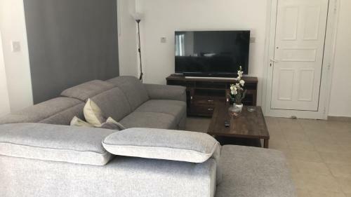 Cosy Apartment In Kato Paphos With Pool Access