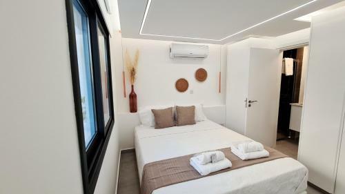 Phaedrus Living: Seaview Luxury Villa Venus