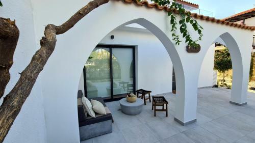 Phaedrus Living: Seaview Luxury Villa Venus