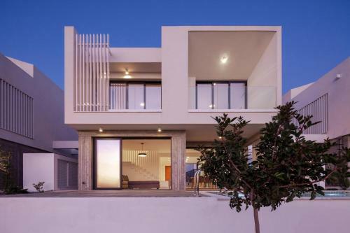 Avalon 1 Villa 7 Kosta Communal Pool