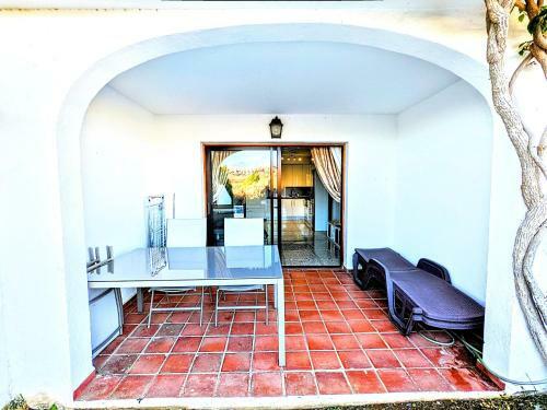 Newly Refurbished Modern Apartment With Stunning Mountain Views