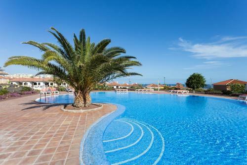 Luxury Golf & Sea Apartment