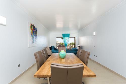 Luxury Golf & Sea Apartment