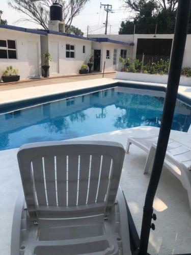 Villa Alberca Y Jacuzzi Climatizados -cuerna- Casagrande