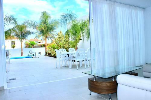 Villa Vila Carla - 3bdr + 3bath In Amarilla Golf