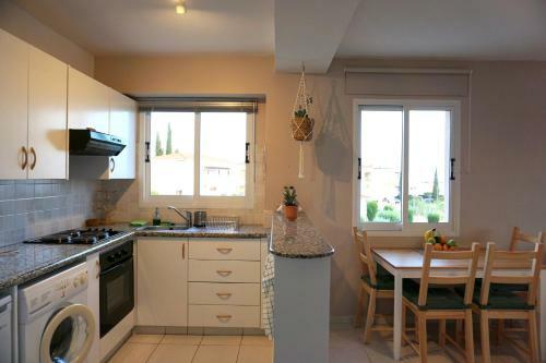 Top Seaview Apartment In Peyia