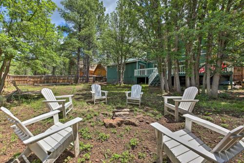 Family-friendly Pinetop Retreat Deck And Yard!