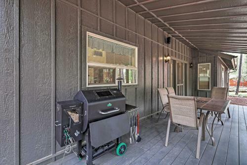 Pinetop Cabin With Fireplace, About 1 Mi To Golf!