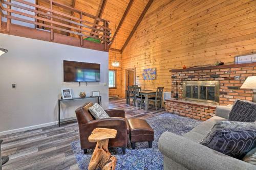 Dreamy Pinetop Log Cabin Golf, Hike And Ski!