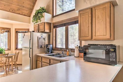 Cheery Family Cabin With Fire Pit And Fenced Yard