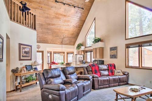 Cheery Family Cabin With Fire Pit And Fenced Yard