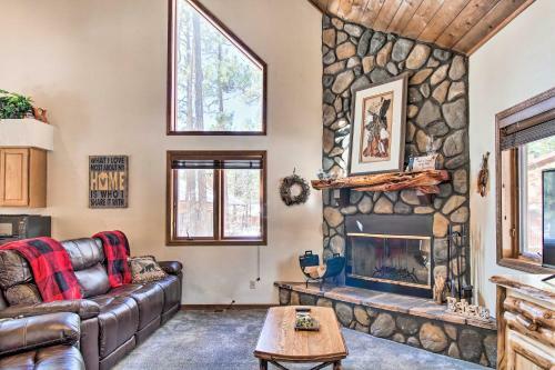 Cheery Family Cabin With Fire Pit And Fenced Yard