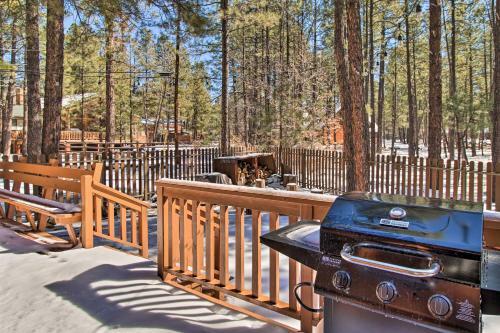 Cheery Family Cabin With Fire Pit And Fenced Yard