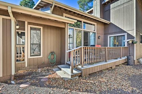 Relaxing Pinetop Townhome With Deck And Grill!