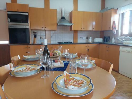 4 Bd Villa By Golden Bay Beach In Pyla