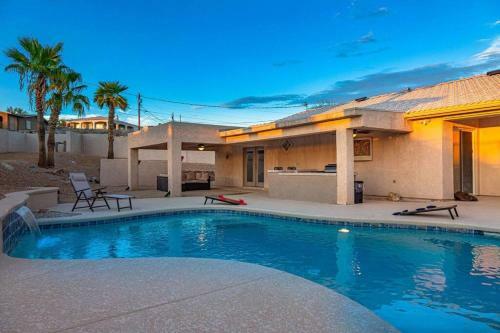 Resort Style Living W/ Pool, Spa, Games