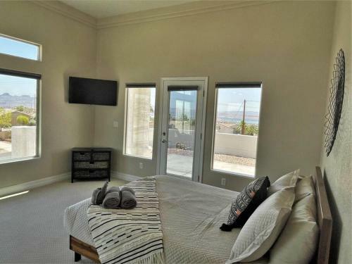 360 Lake Havasu Views With Pool & Bbq!