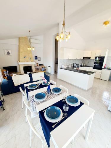 Villa Elysium, 3 Bedrooms, Pool, Sea View & Wifi