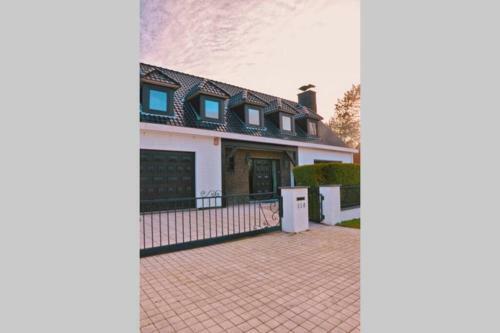Villa C�leste Met Jacuzzi Nabij Kust De Haan