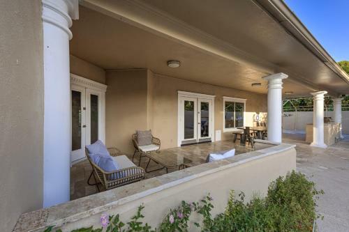 Spacious & Updated House Pool