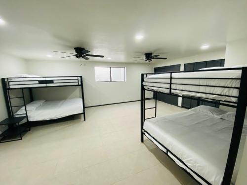 Amazing Mesa Home With Basement! Sleeps 18!
