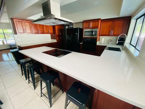 Amazing Mesa Home With Basement! Sleeps 18!