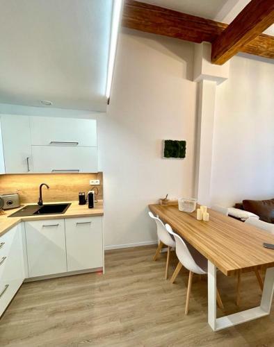 Angel Apartment ?ern� D?l