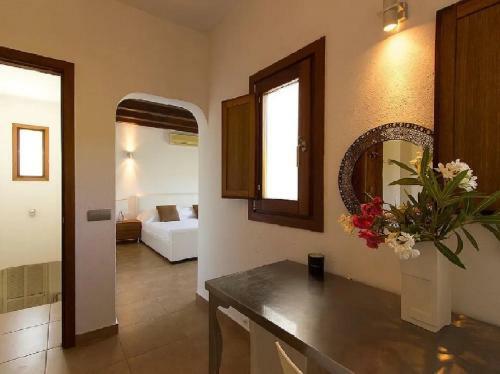 Peaceful Location And Only 10 Mins Walk To Beach!