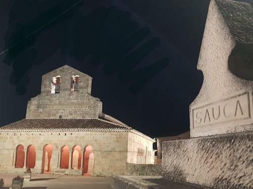 Casa De Pueblo ,sauca